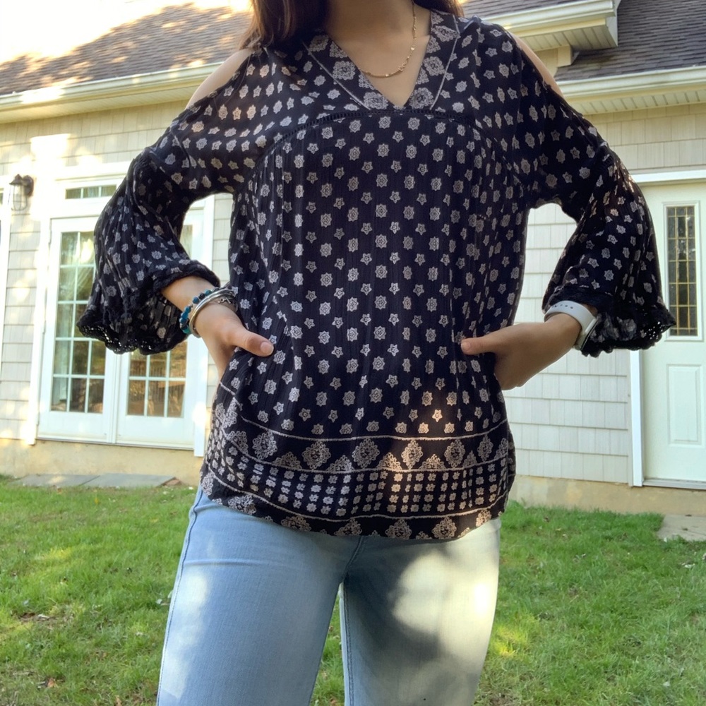 Flowy Blouse - Picture 3 of 5